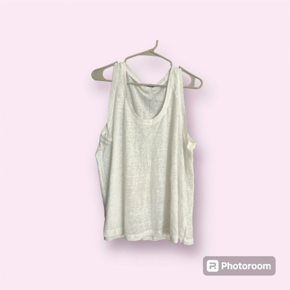 🥳 $13 NWOT Women's Express Semi-sheer Top L